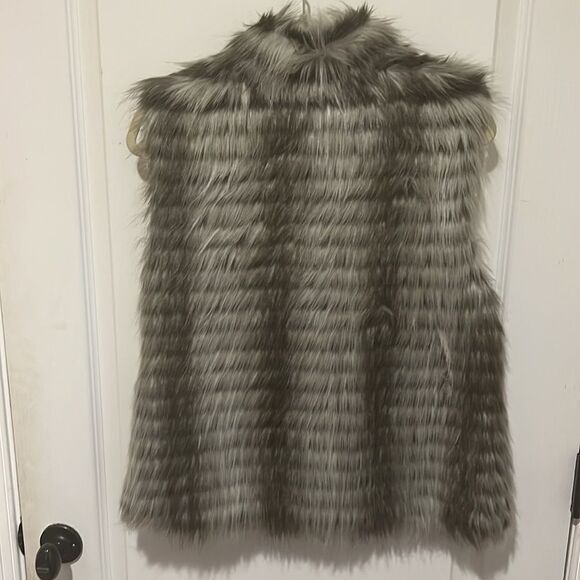 Michael Michael Kors Gray faux Fur Vest - Picture 6 of 6